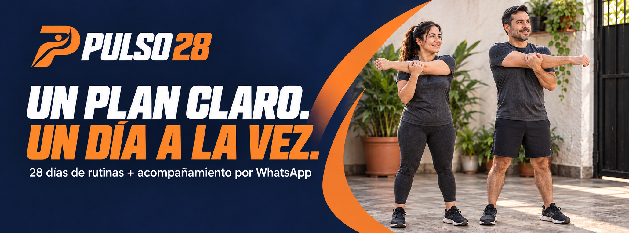 Una mujer y un hombre se preparan para entrenar en un patio cotidiano